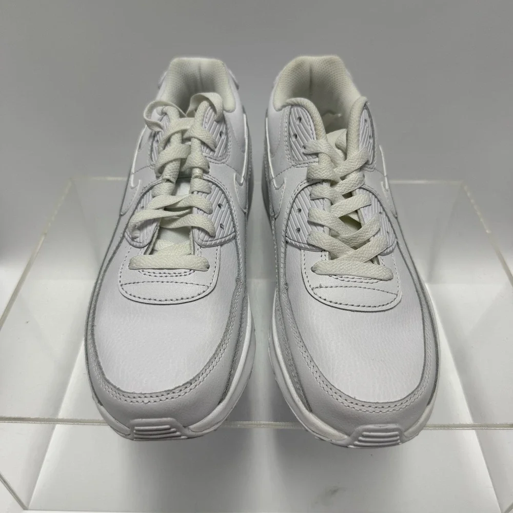 Brand New Nike Air Max 90 GS White Leather HF6358-102 Size 6Y Youth / 7.5 Women
